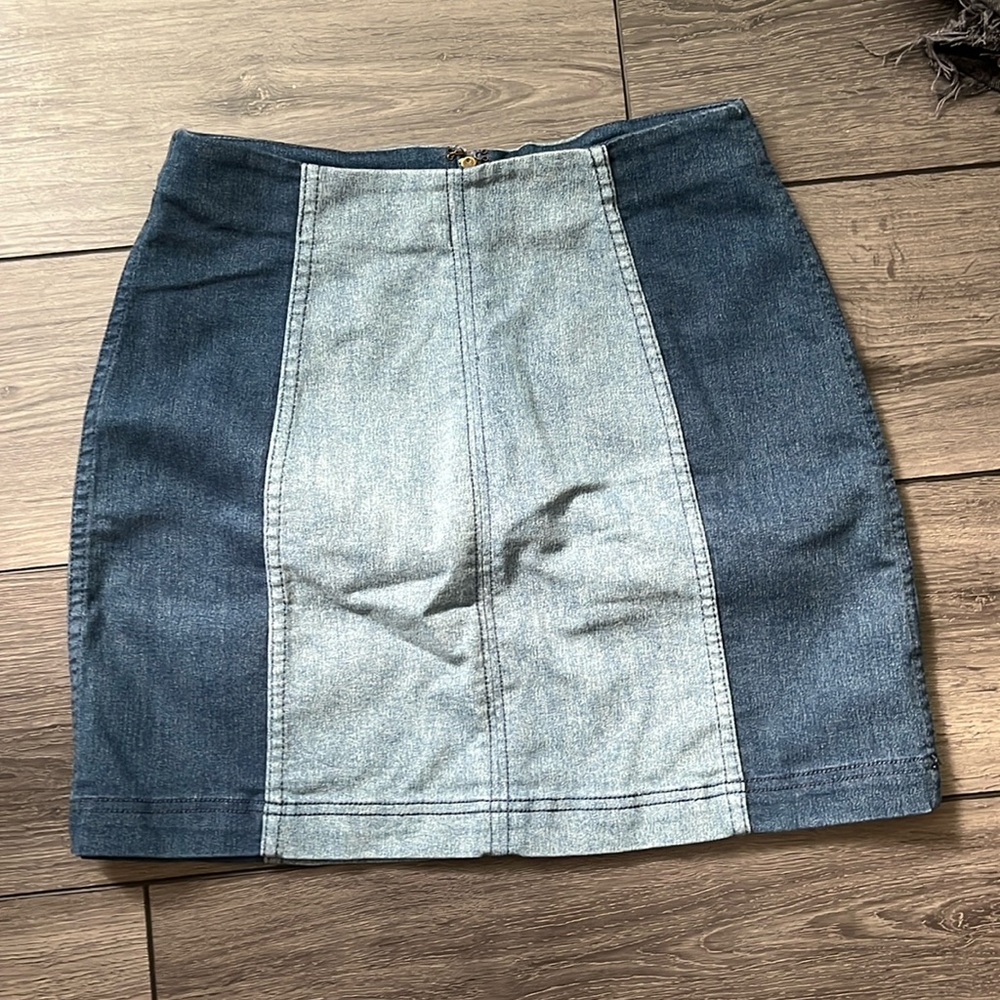 Free people jean skirt, two toned, full zip, size 6
